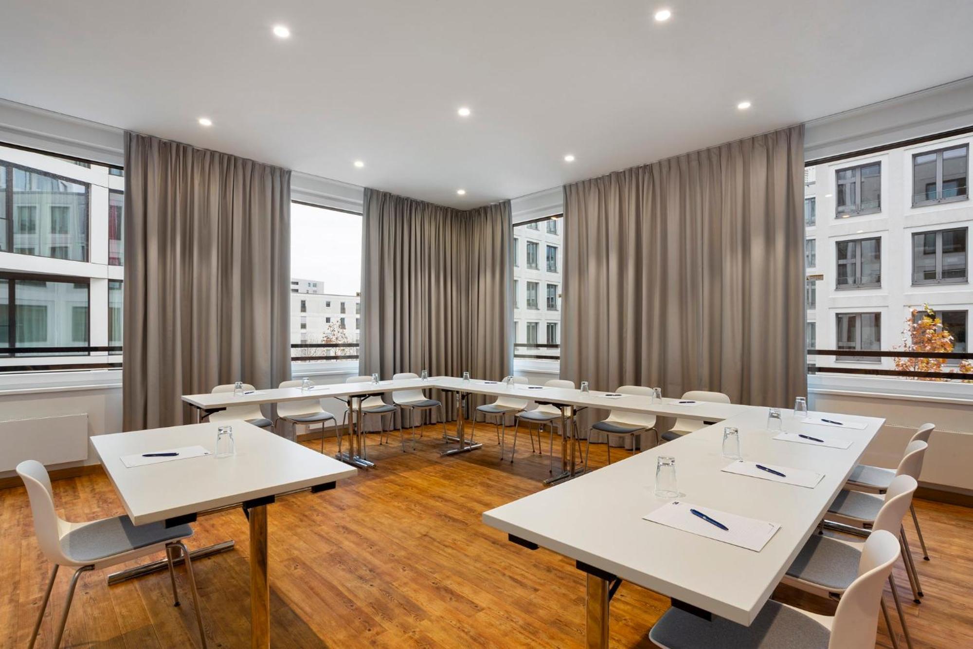 Holiday Inn Express Munich City West By Ihg Bagian luar foto