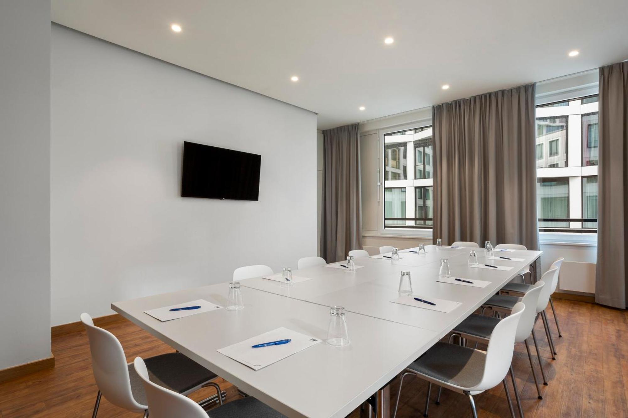 Holiday Inn Express Munich City West By Ihg Bagian luar foto