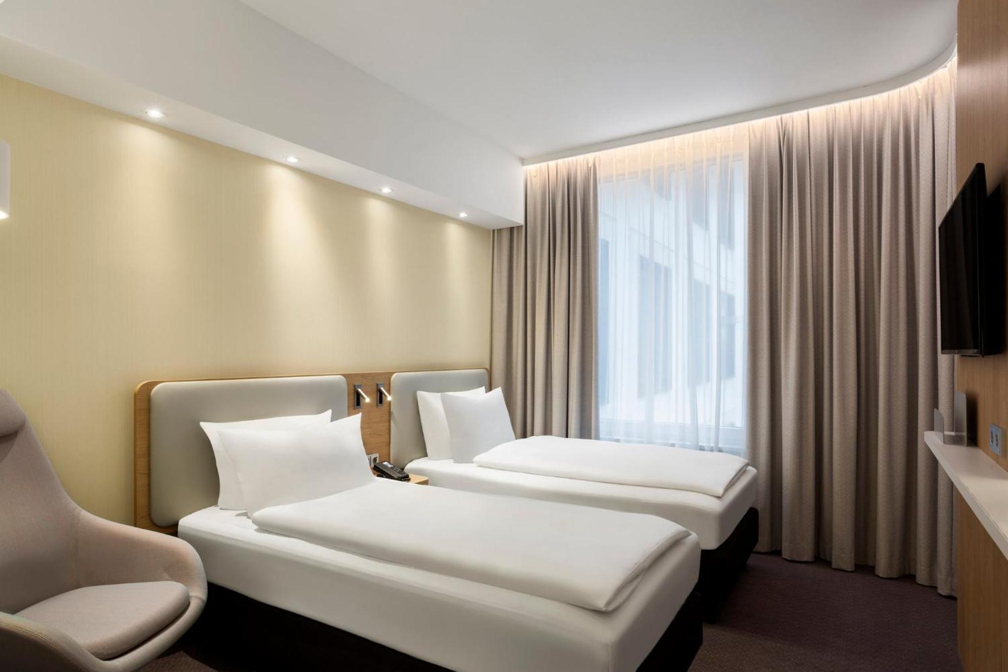 Holiday Inn Express Munich City West By Ihg Bagian luar foto