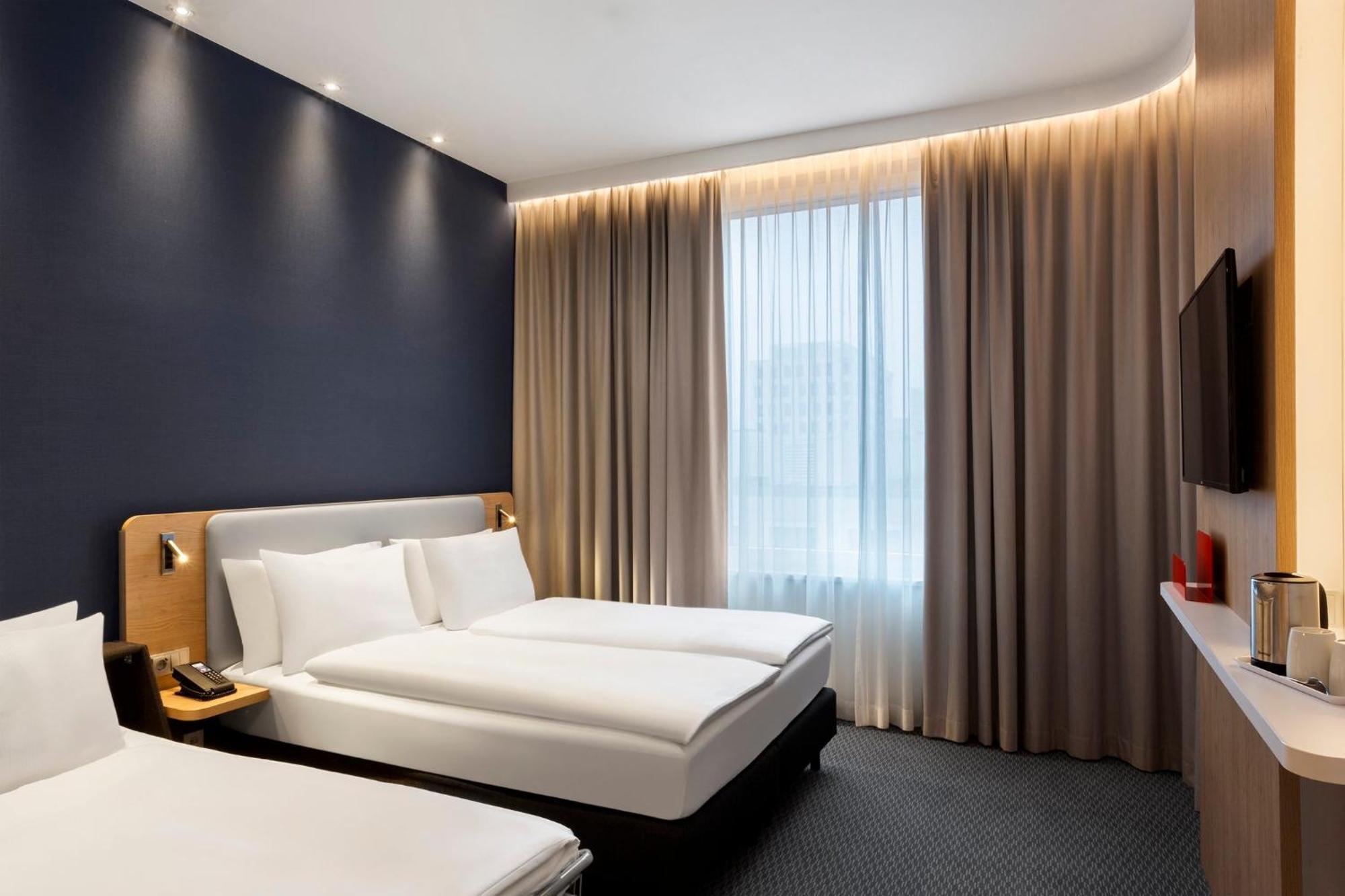 Holiday Inn Express Munich City West By Ihg Bagian luar foto