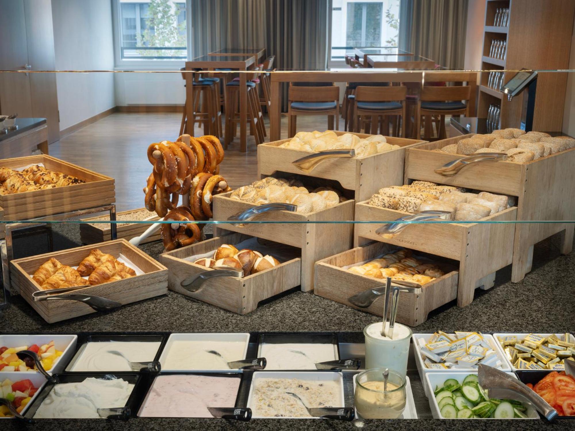 Holiday Inn Express Munich City West By Ihg Bagian luar foto