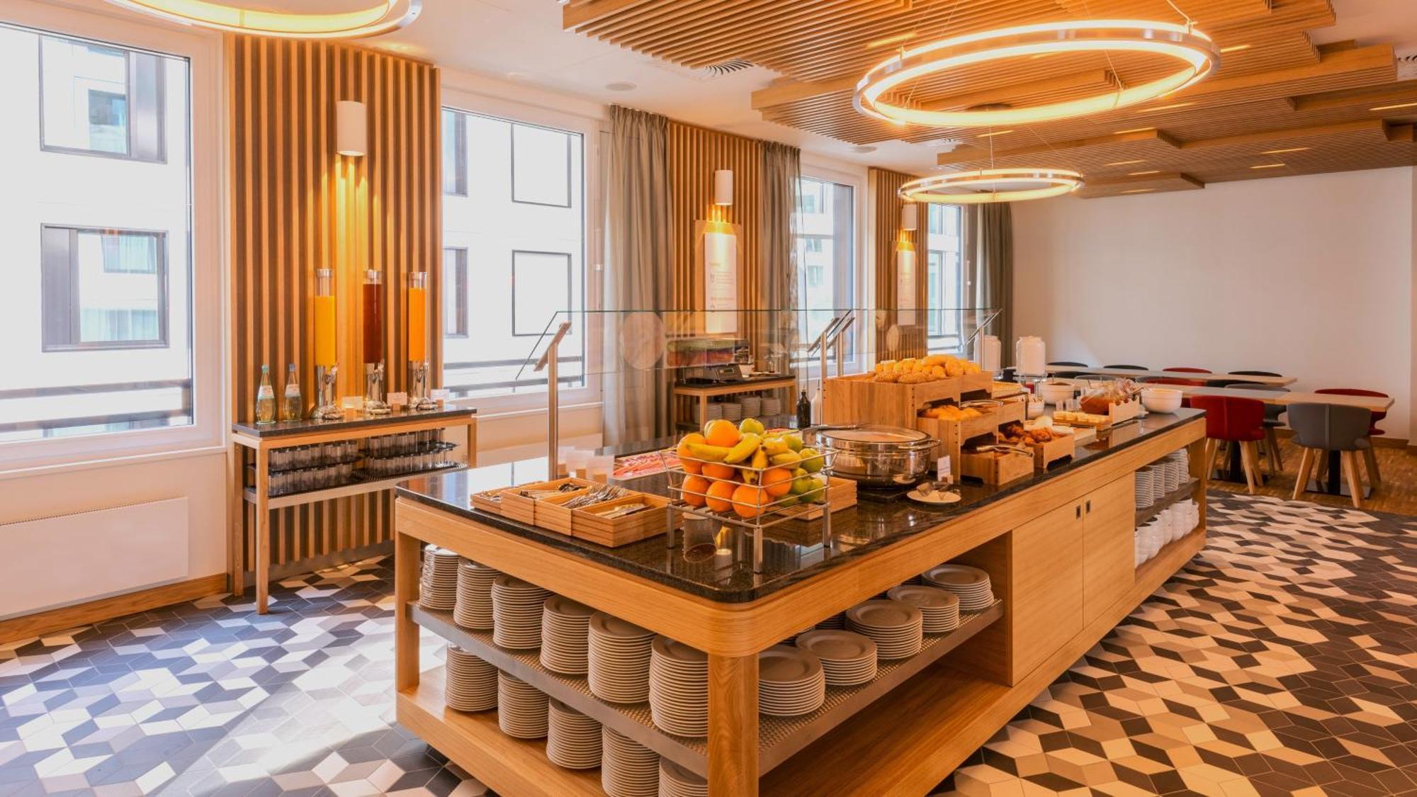 Holiday Inn Express Munich City West By Ihg Bagian luar foto